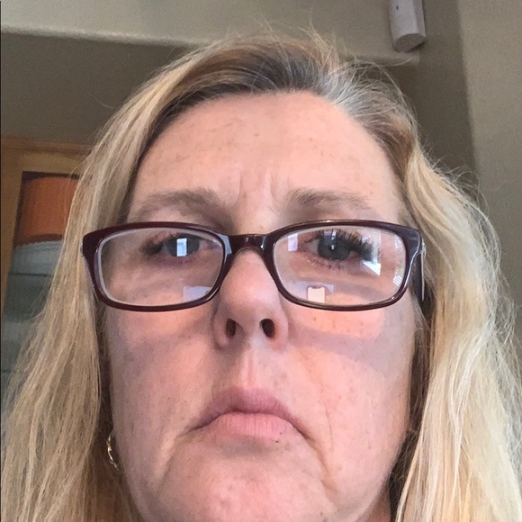 Meet your Posher, Julie - Picture 1 of 1